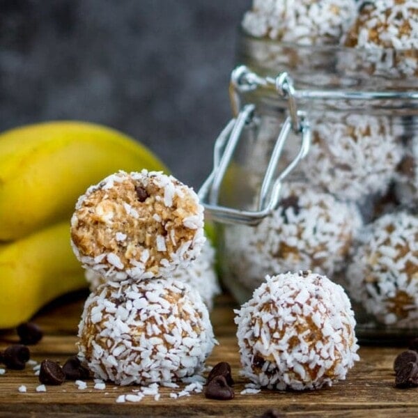 These no-bake Banana Bread Energy Balls are packed with delicious goodies. Perfect for breakfast on the run! Gluten free too!