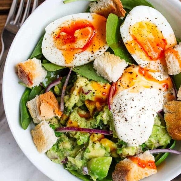 Guacamole and Egg Breakfast Bowl - a delicious, healthy and filling breakfast - ready in 10 mins too!